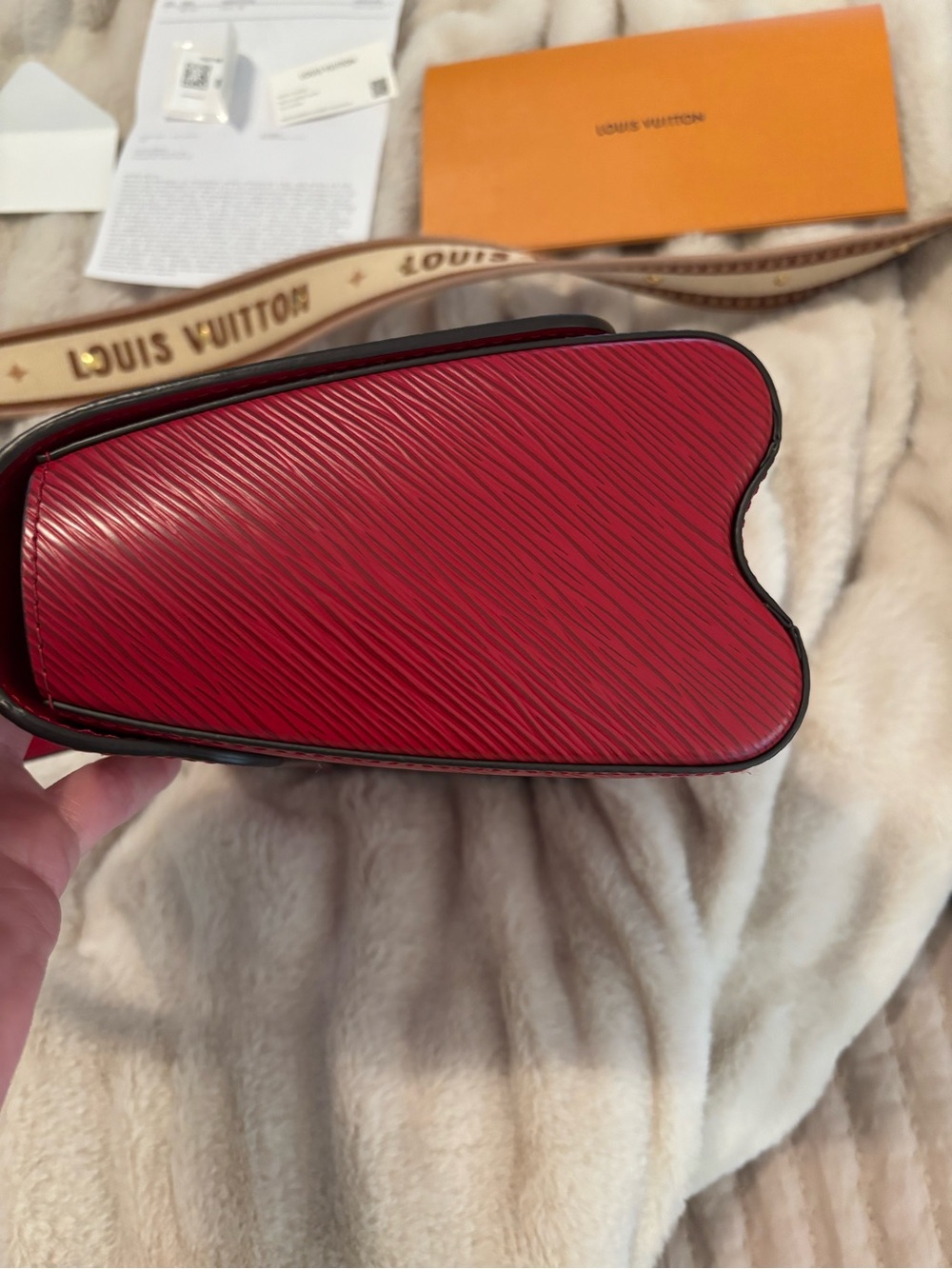 Louis Vuitton Red Epi Leather Twist Crossbody MM - Picture 8 of 14